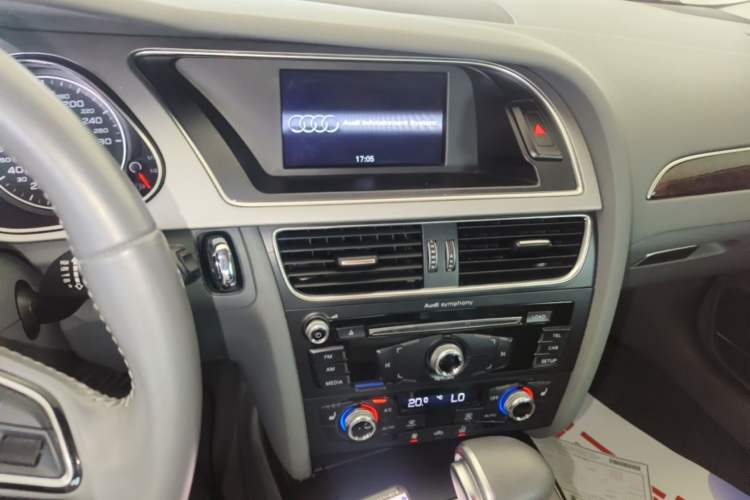 Used Audi A4L 2015 35 TFSI Automatic Comfort Model Audio And AC Panel