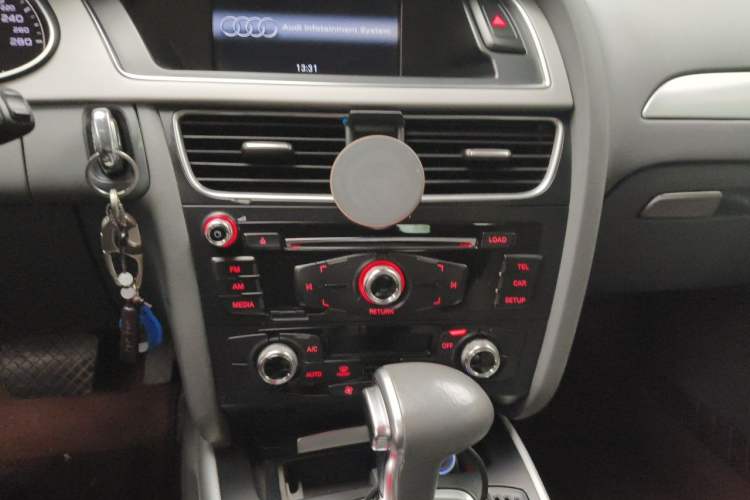 Used Audi A4L 2015 35 TFSI Automatic Comfort Model Audio And AC Panel