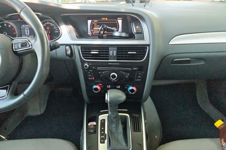Used Audi A4L 2015 35 TFSI Automatic Standard Model Audio And AC Panel