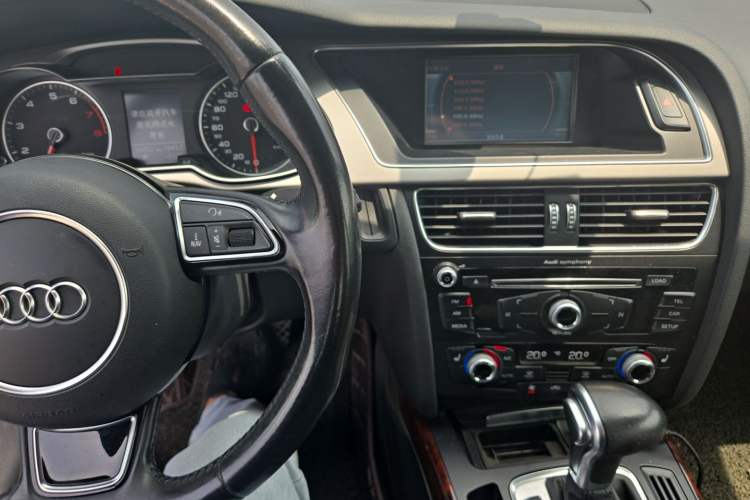 Used Audi A4L 2015 35 TFSI Automatic Comfort Model Audio And AC Panel