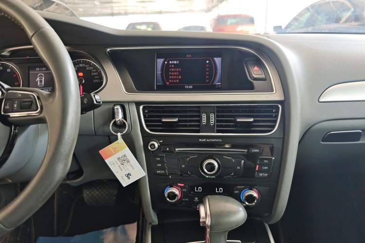 Used Audi A4L 2015 35 TFSI Automatic Standard Model Audio And AC Panel