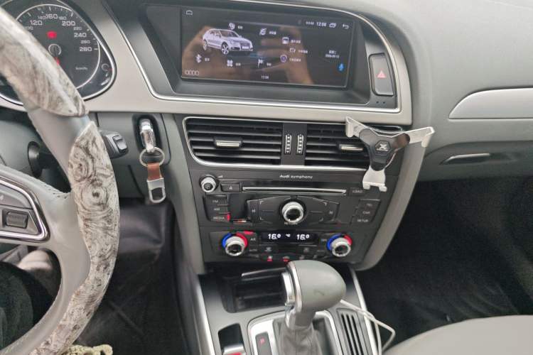 Used Audi A4L 2015 35 TFSI Automatic Standard Model Audio And AC Panel
