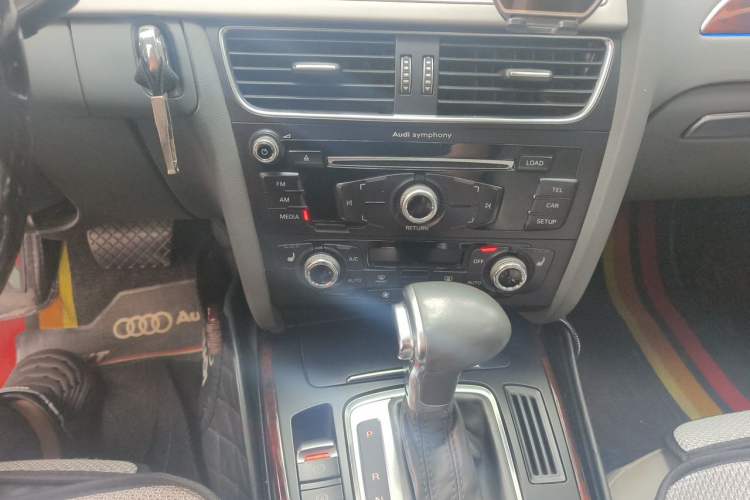 Used Audi A4L 2015 35 TFSI Automatic Comfort Model Audio And AC Panel