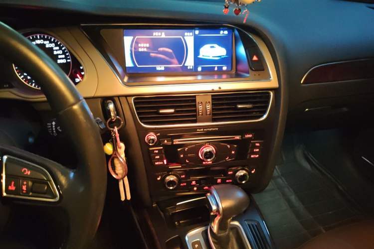 Used Audi A4L 2015 35 TFSI Automatic Comfort Model Audio And AC Panel