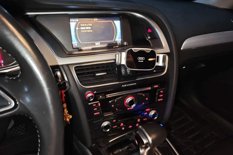 Used Audi A4L 2015 35 TFSI Automatic Standard Model Audio And AC Panel