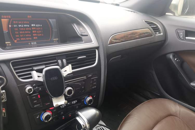 Used Audi A4L 2015 35 TFSI Automatic Comfort Model Audio And AC Panel