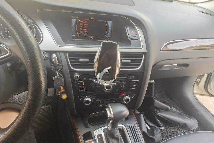 Used Audi A4L 2015 35 TFSI Automatic Comfort Model Audio And AC Panel