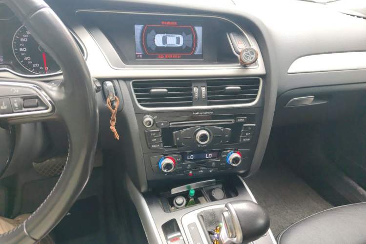 Used Audi A4L 2015 35 TFSI Automatic Standard Model Audio And AC Panel