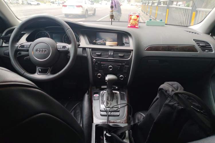Used Audi A4L 2015 35 TFSI Automatic Comfort Model Center Console