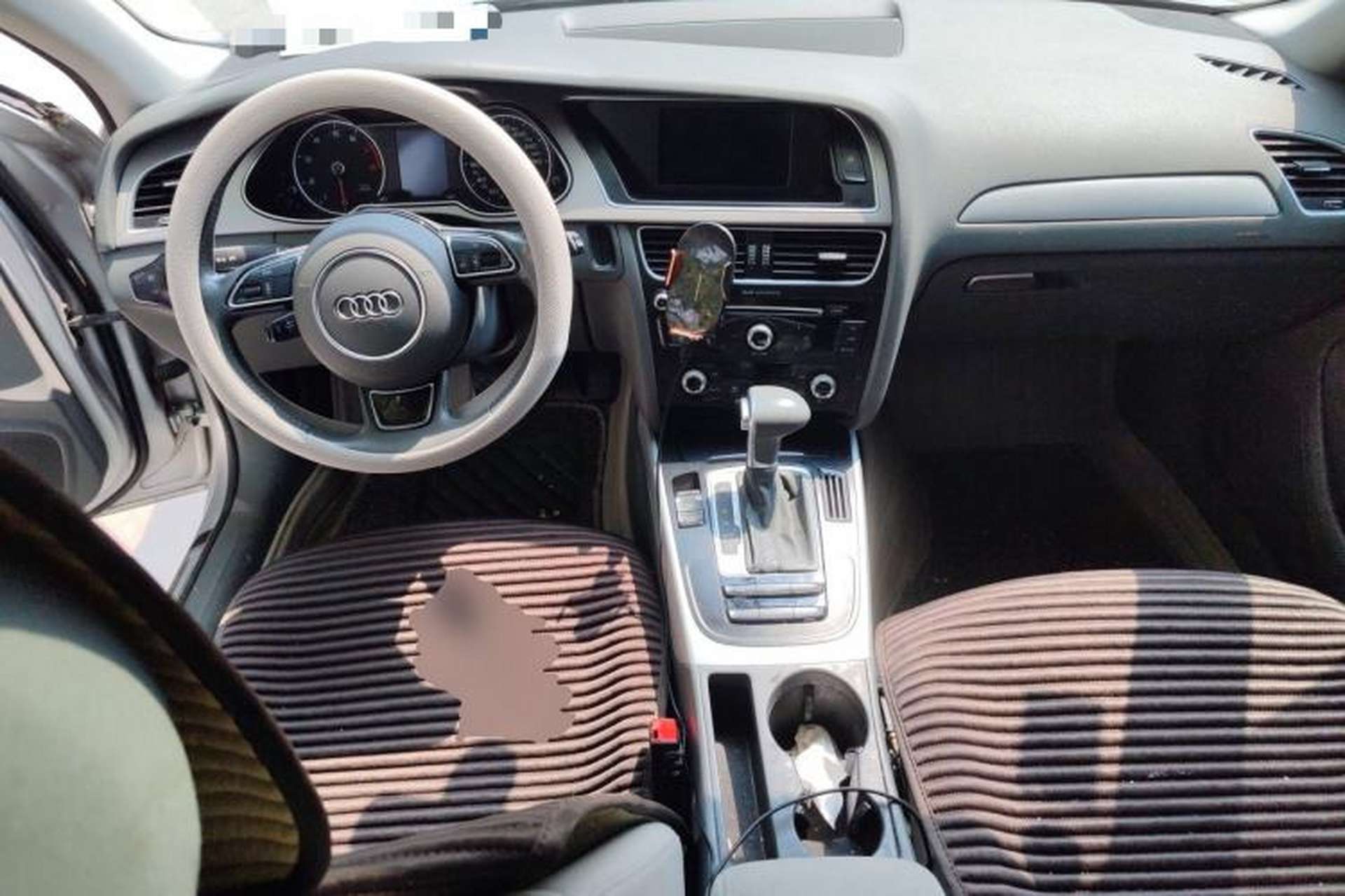 Used Audi A4L 2015 35 TFSI Automatic Standard Model Center Console