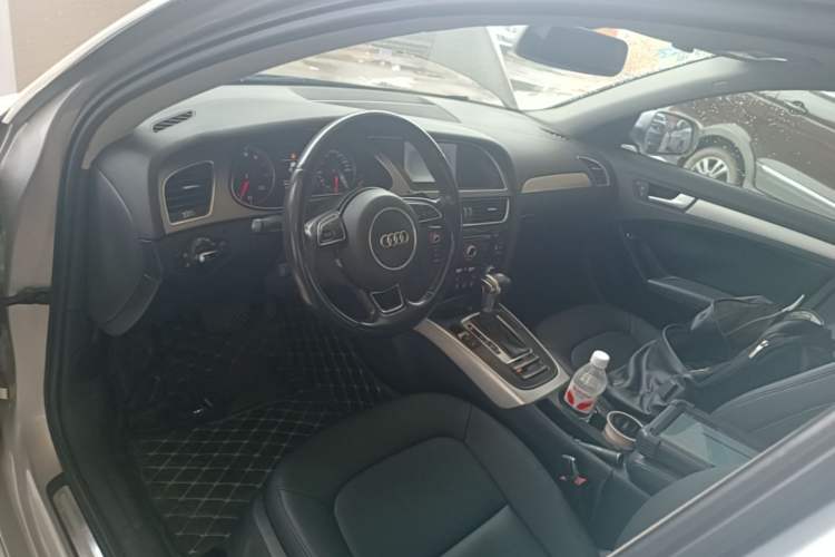 Used Audi A4L 2015 35 TFSI Automatic Standard Model Center Console