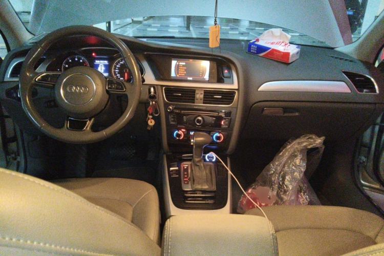 Used Audi A4L 2015 35 TFSI Automatic Standard Model Center Console