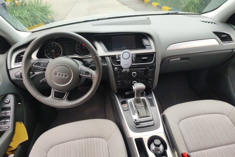 Used Audi A4L 2015 35 TFSI Automatic Standard Model Center Console