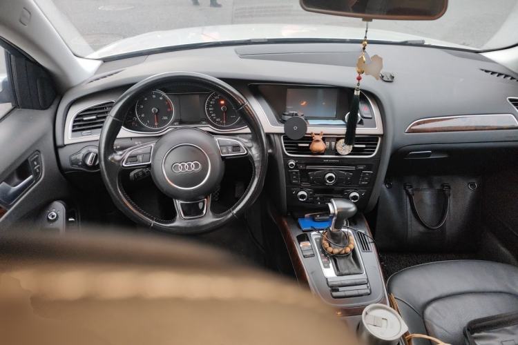 Used Audi A4L 2015 35 TFSI Automatic Comfort Model Center Console