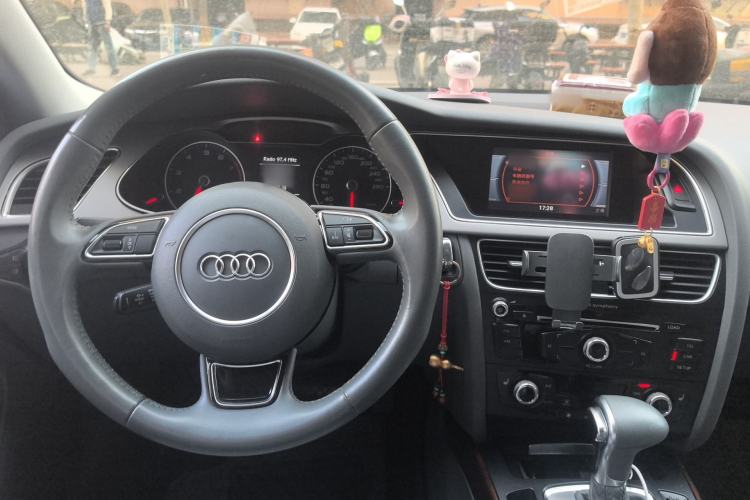 Used Audi A4L 2015 35 TFSI Automatic Comfort Model Center Console