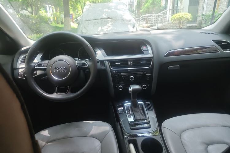 Used Audi A4L 2015 35 TFSI Automatic Comfort Model Center Console