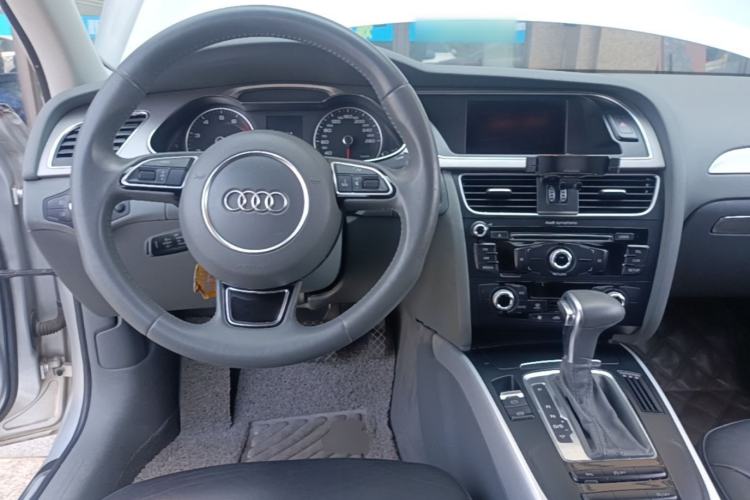 Used Audi A4L 2015 35 TFSI Automatic Standard Model Center Console
