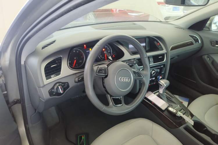 Used Audi A4L 2015 35 TFSI Automatic Comfort Model Center Console