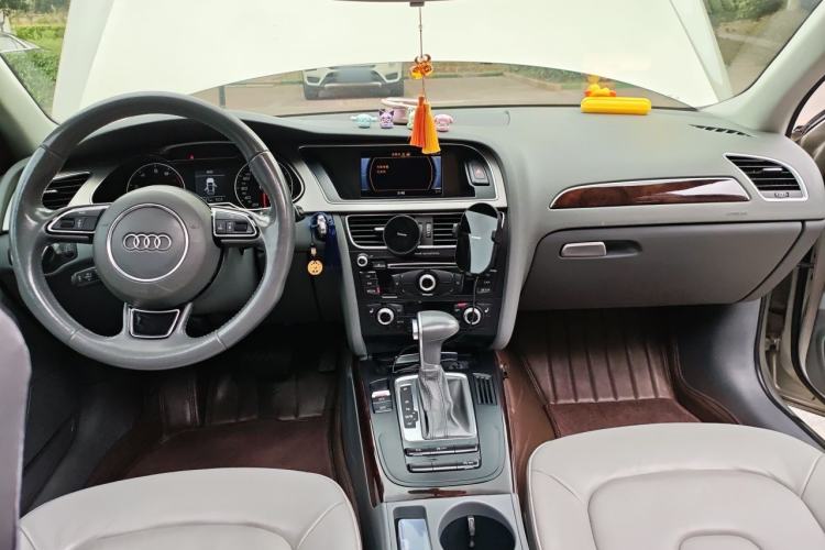 Used Audi A4L 2015 35 TFSI Automatic Comfort Model Center Console