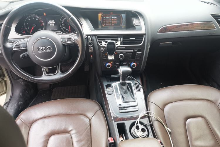 Used Audi A4L 2015 35 TFSI Automatic Comfort Model Center Console
