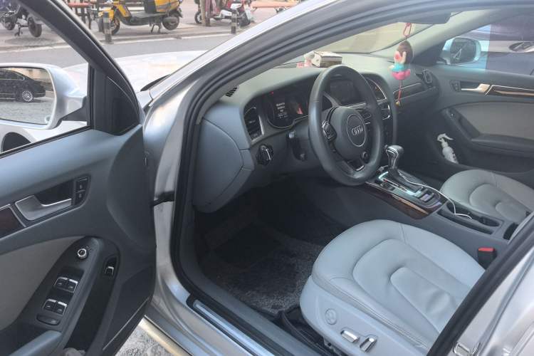 Used Audi A4L 2015 35 TFSI Automatic Comfort Model Driver Seat