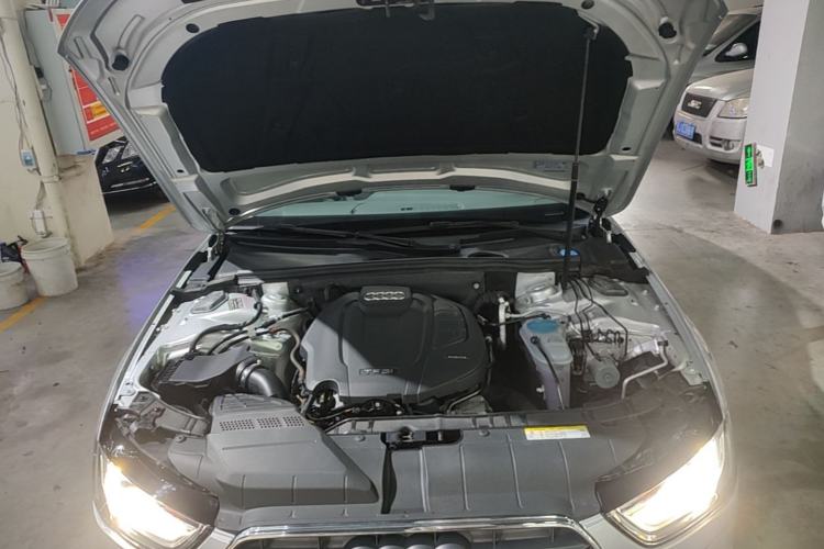 Used Audi A4L 2015 35 TFSI Automatic Standard Model Engine Bay