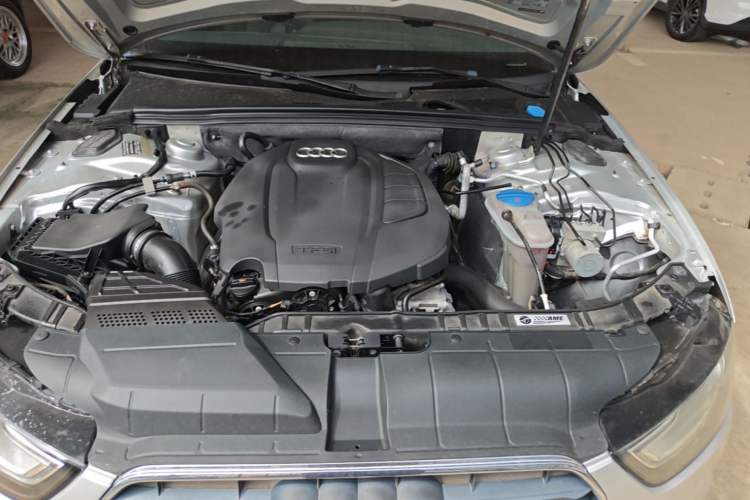 Used Audi A4L 2015 35 TFSI Automatic Standard Model Engine Bay