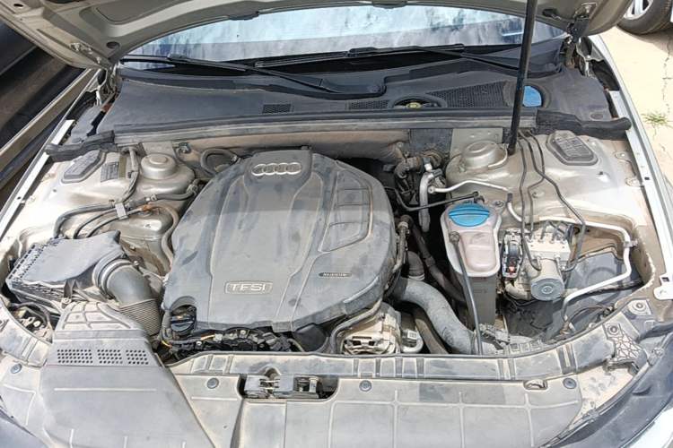 Used Audi A4L 2015 35 TFSI Automatic Standard Model Engine Bay
