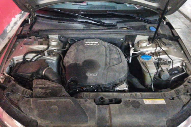 Used Audi A4L 2015 35 TFSI Automatic Standard Model Engine Bay