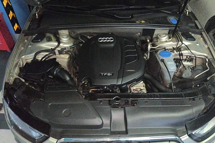 Used Audi A4L 2015 35 TFSI Automatic Standard Model Engine Bay