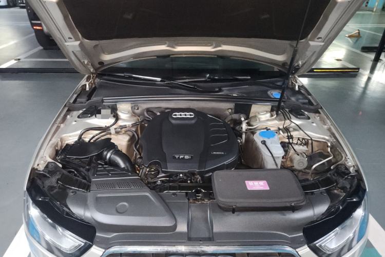 Used Audi A4L 2015 35 TFSI Automatic Standard Model Engine Bay