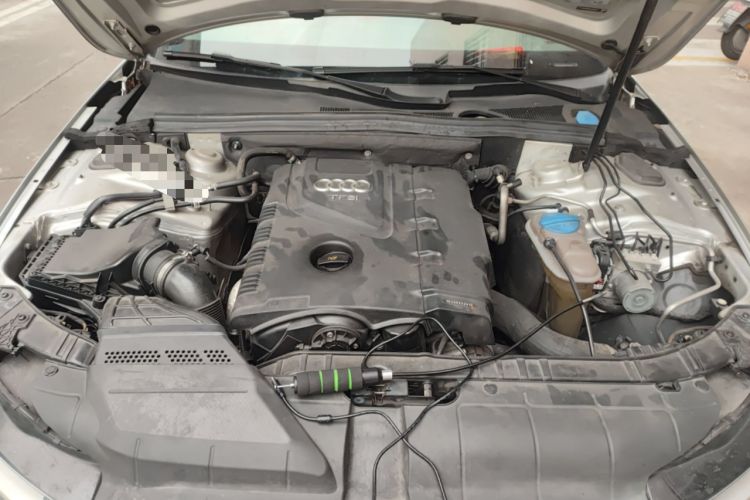 Used Audi A4L 2015 30 TFSI Automatic Comfort Model Engine Bay