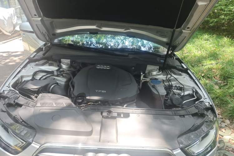 Used Audi A4L 2015 35 TFSI Automatic Comfort Model Engine Bay