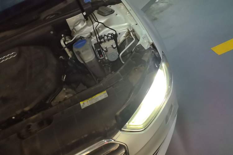 Used Audi A4L 2015 35 TFSI Automatic Comfort Model Engine Bay Left
