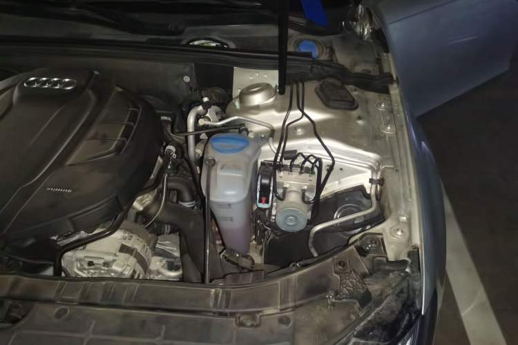 Used Audi A4L 2015 35 TFSI Automatic Comfort Model Engine Bay Left