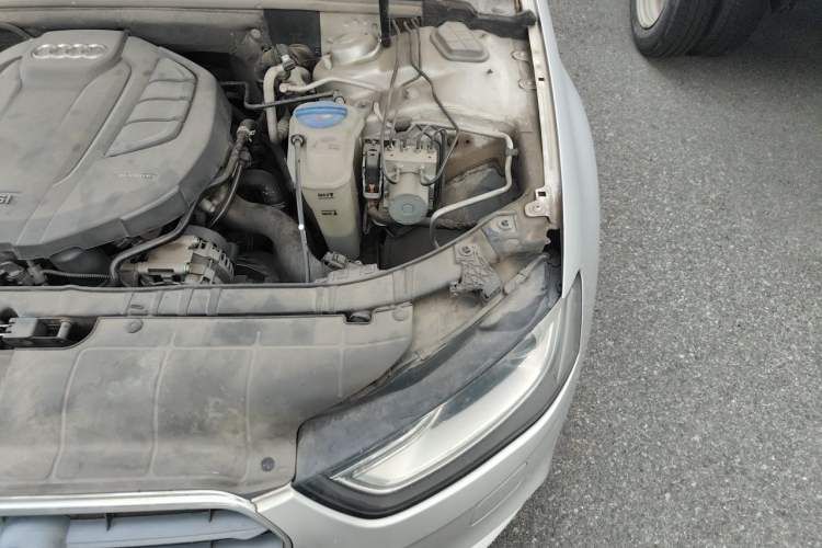 Used Audi A4L 2015 35 TFSI Automatic Comfort Model Engine Bay Left