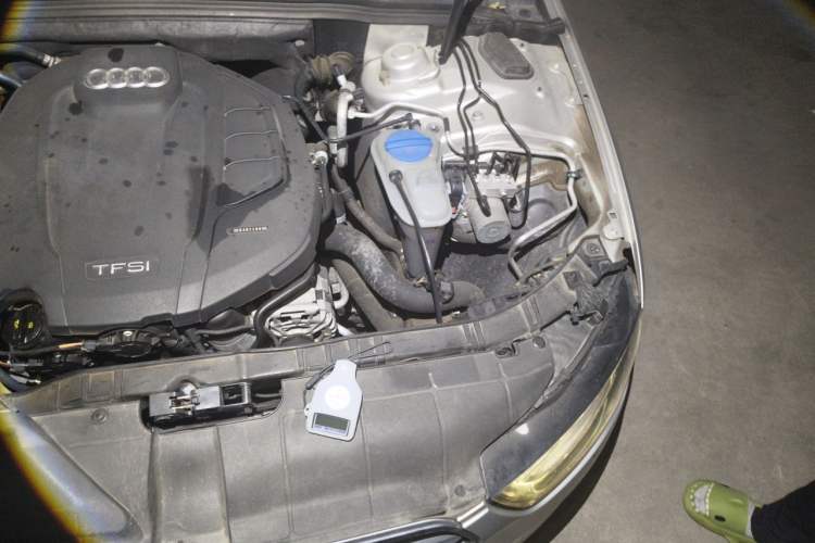 Used Audi A4L 2015 35 TFSI Automatic Comfort Model Engine Bay Left