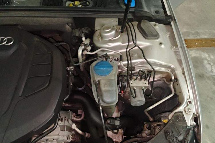 Used Audi A4L 2015 35 TFSI Automatic Comfort Model Engine Bay Left