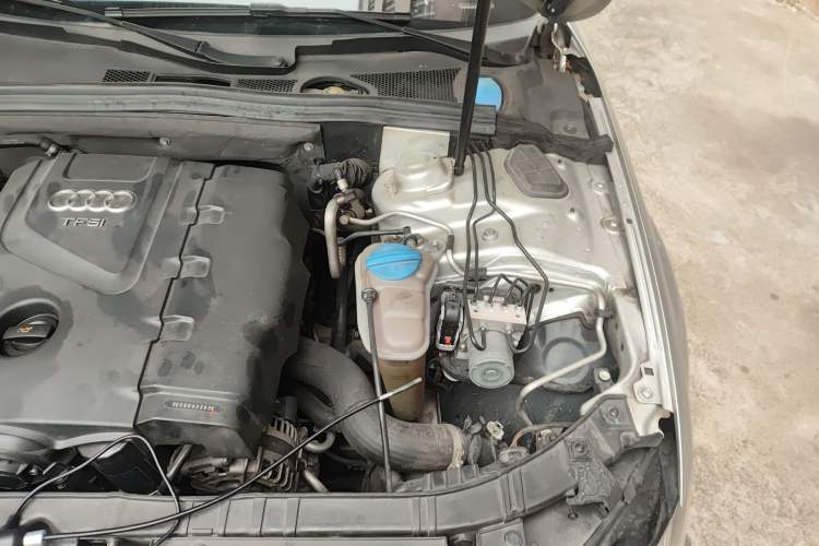 Used Audi A4L 2015 30 TFSI Automatic Comfort Model Engine Bay Left