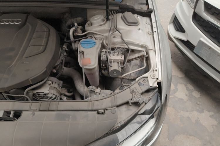 Used Audi A4L 2015 35 TFSI Automatic Comfort Model Engine Bay Left