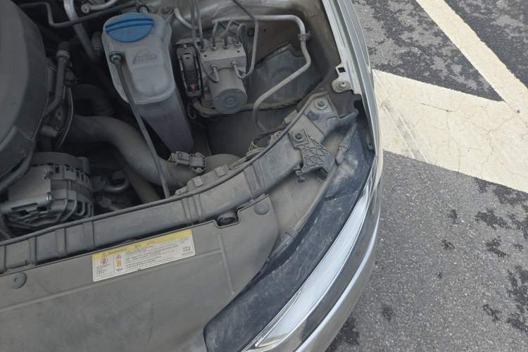 Used Audi A4L 2015 35 TFSI Automatic Comfort Model Engine Bay Left