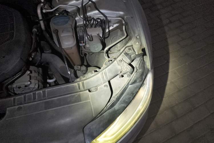 Used Audi A4L 2015 35 TFSI Automatic Luxury Edition Engine Bay Left