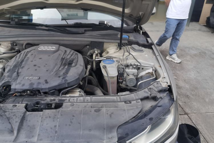 Used Audi A4L 2015 35 TFSI Automatic Comfort Model Engine Bay Left