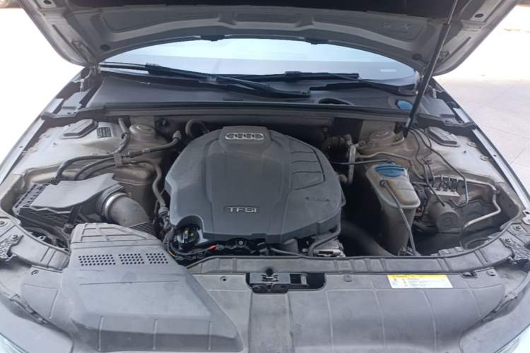 Used Audi A4L 2015 35 TFSI Automatic Standard Model Engine Bay