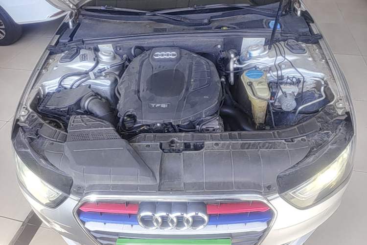 Used Audi A4L 2015 35 TFSI Automatic Standard Model Engine Bay