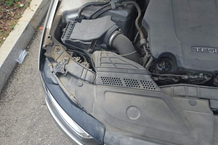 Used Audi A4L 2015 35 TFSI Automatic Comfort Model Engine Bay Right