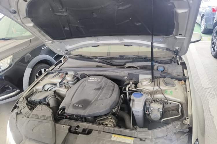 Used Audi A4L 2015 35 TFSI Automatic Comfort Model Engine Bay