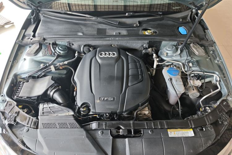 Used Audi A4L 2015 35 TFSI Automatic Standard Model Engine Bay
