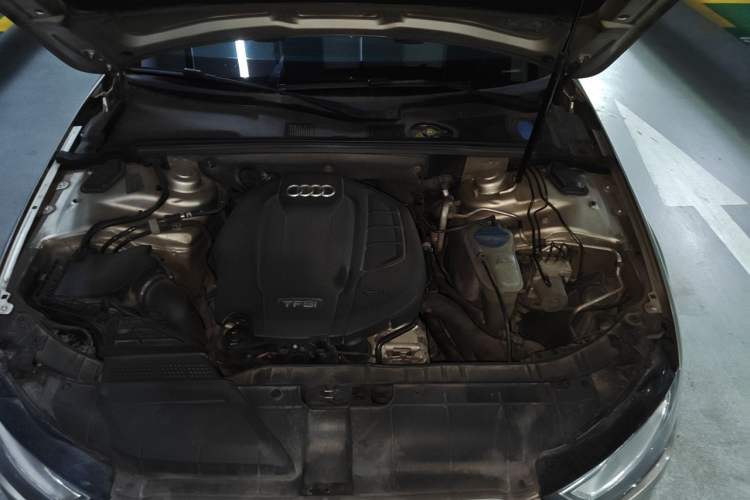 Used Audi A4L 2015 35 TFSI Automatic Standard Model Engine Bay