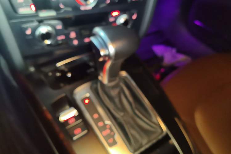 Used Audi A4L 2015 35 TFSI Automatic Comfort Model Gear Lever